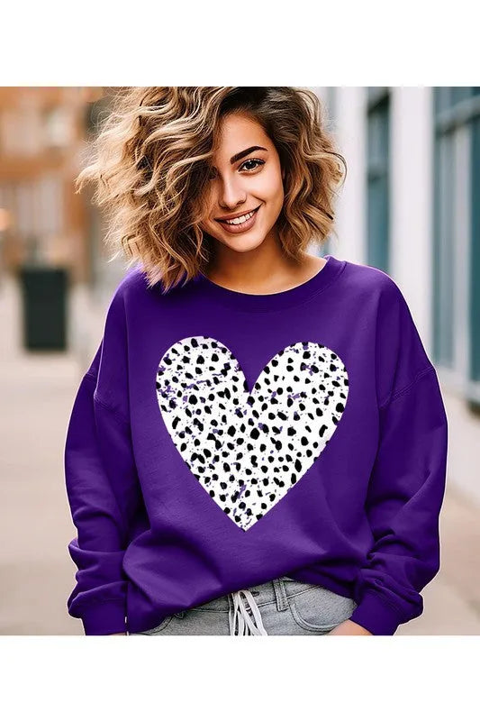 UNISEX FLEECE HEART SWEATSHIRT - Jessiz Boutique